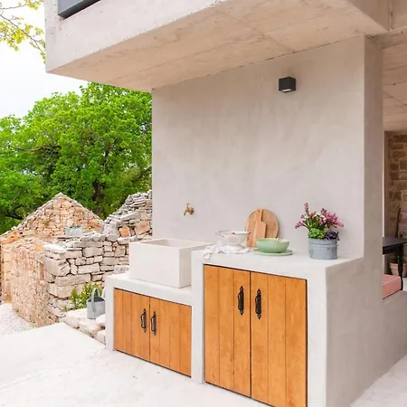 She House - Built For Pleasure - Island Of Brac Willa